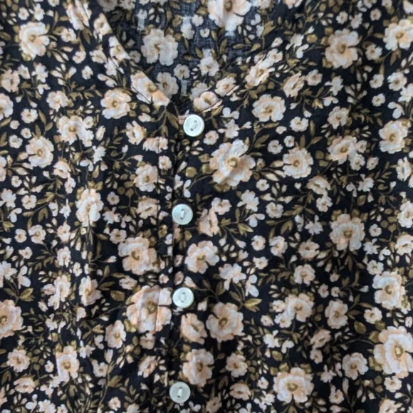 ❤️ Old Navy women's L floral button shirt shirred cuffs - Picture 3 of 4